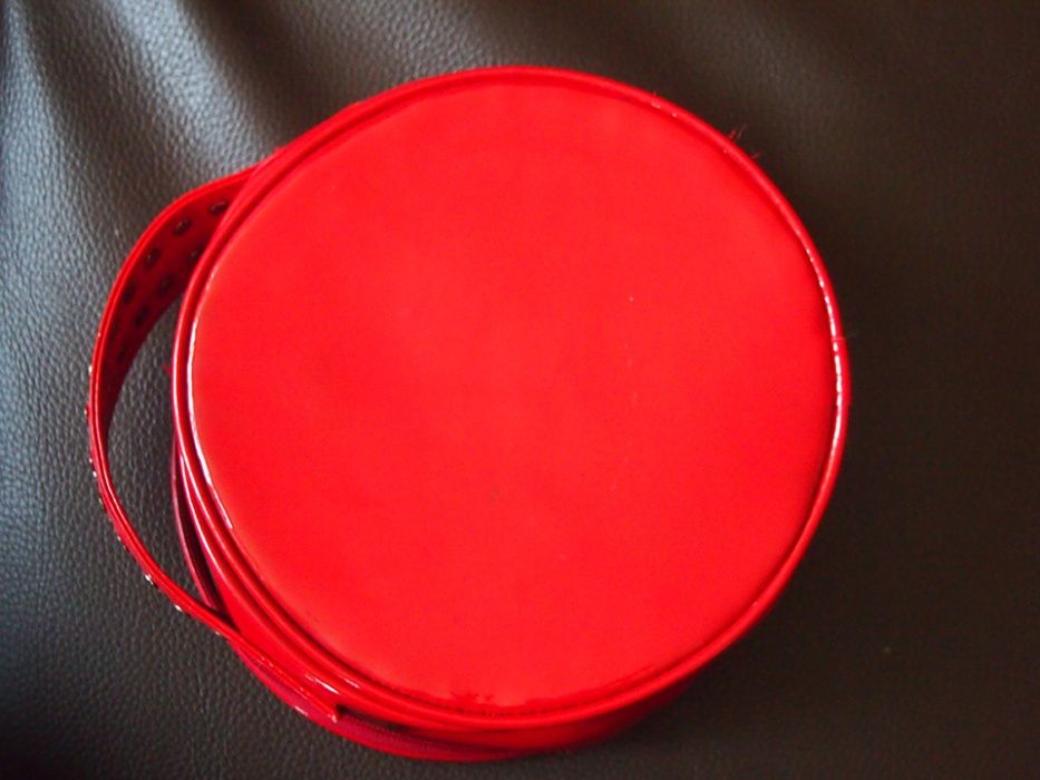 Necessaire Redondo Oysho Caveira vermelho