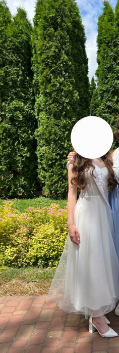 Випускна біла сукня