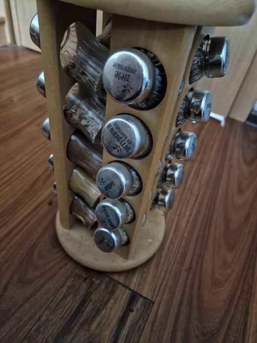 Obrotowy stojak na przyprawy