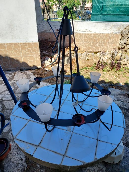 Candeeiro de tecto em ferro forjado