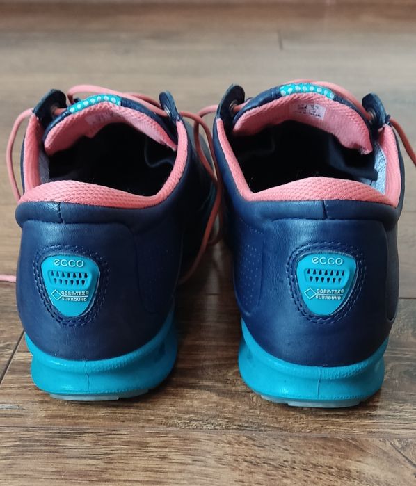 Оригінальні жіночі кросівки Ecco .