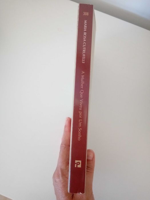Livro A mulher que viveu por um sonho, de Maria Rosa Cutrufelli