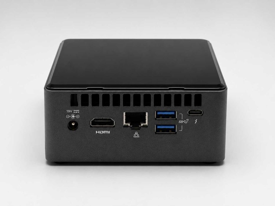 Intel NUC 8 i3 / 8 GB RAM / SSD 240 GB