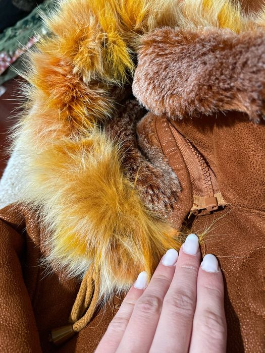 Жіноча дублянка з натуральним хутром тепла з капюшоном кишенями