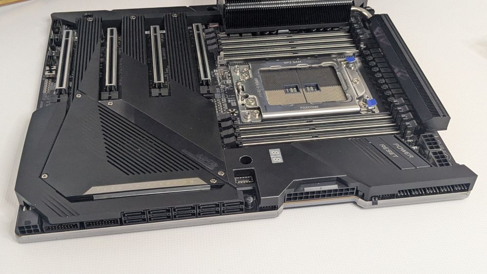 Материнська плата Gigabyte TRX40 AORUS XTREME\Гарантія