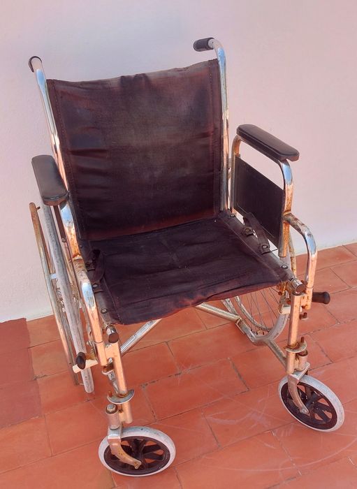 Cadeira de rodas colapsável
