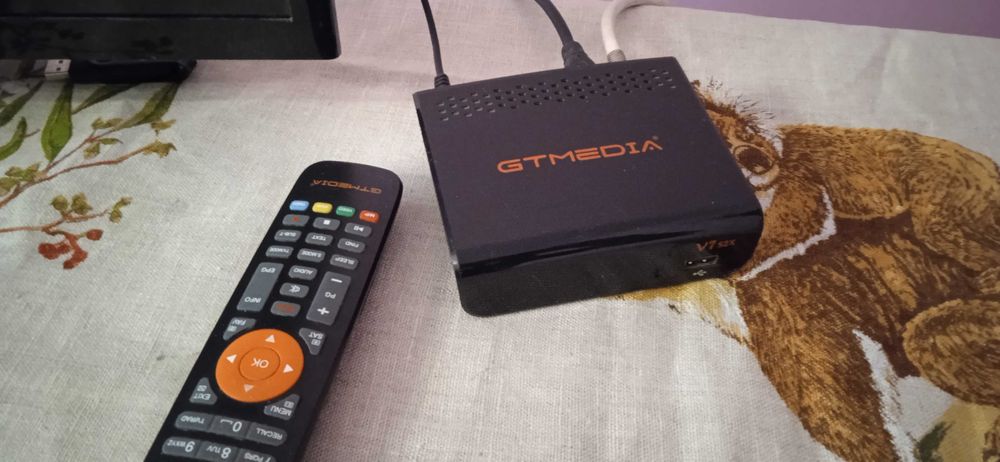 Dekoder Tuner satelitarny Gt media V7S2X