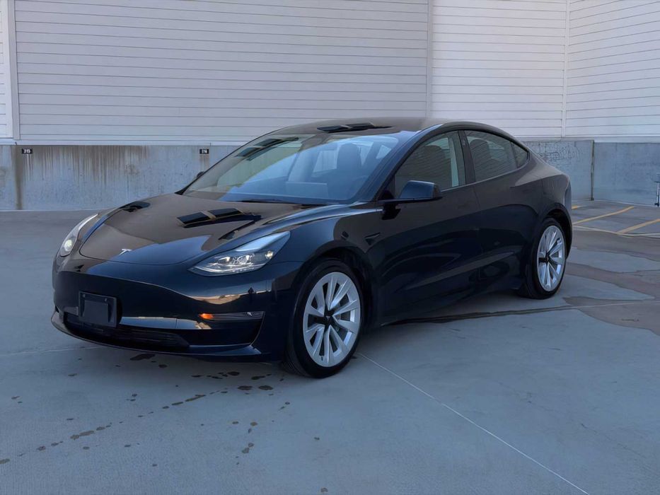Tesla Model 3      2023