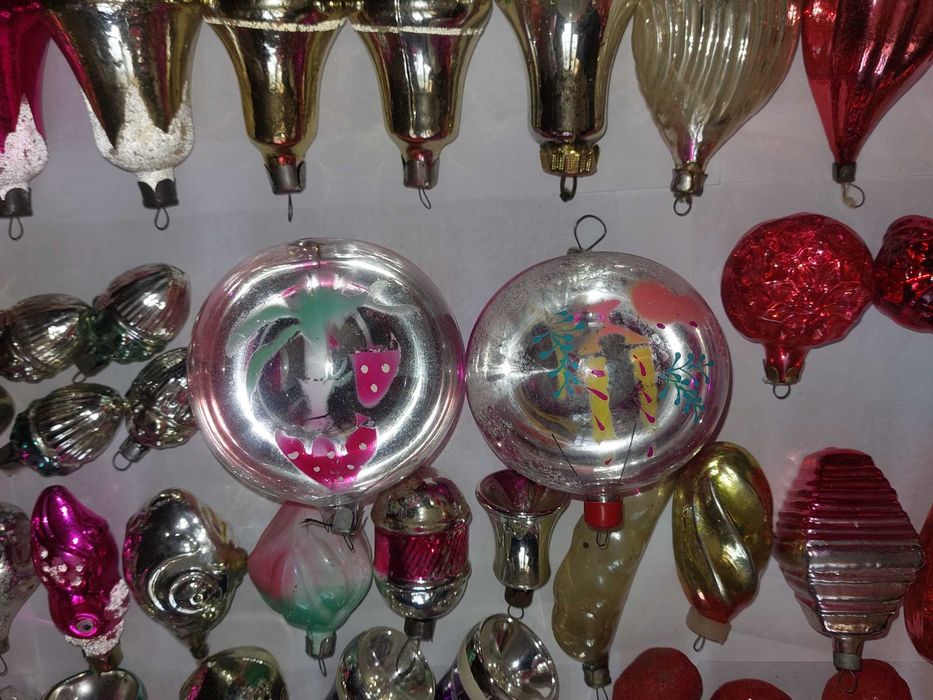 Ялинкові іграшки (елочные игрушки).