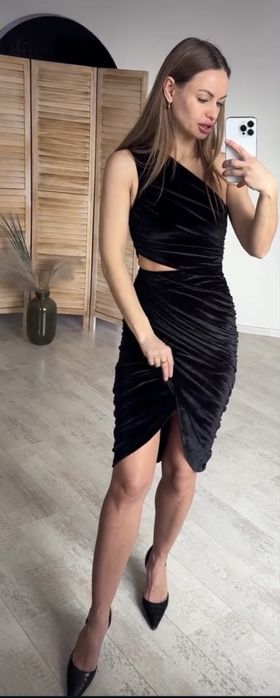 Сукня-міні чорна