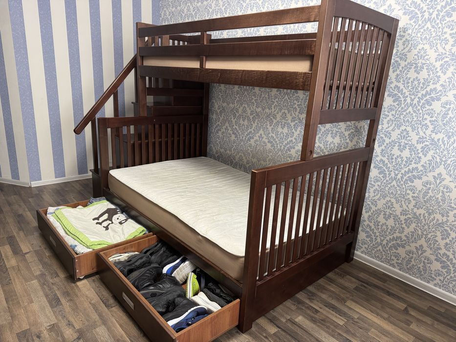 Дитяче двохʼярусне ліжко з дерева сосна з сходами і шухлядами