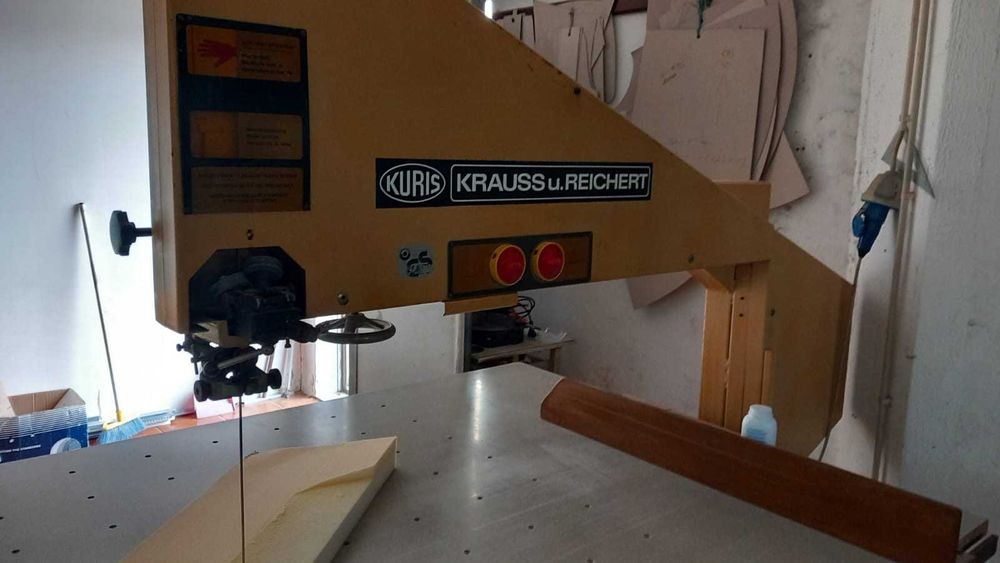 Máquina de Corte Espuma e tecidos