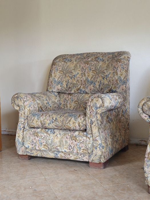 Sofa cama e 2 pultronas