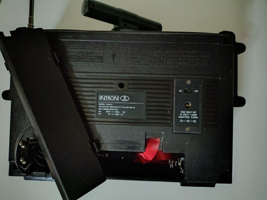Rádio multibanda INTRON 2959-2 – vintage, a funcionar