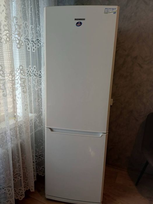 Холодильник Samsung