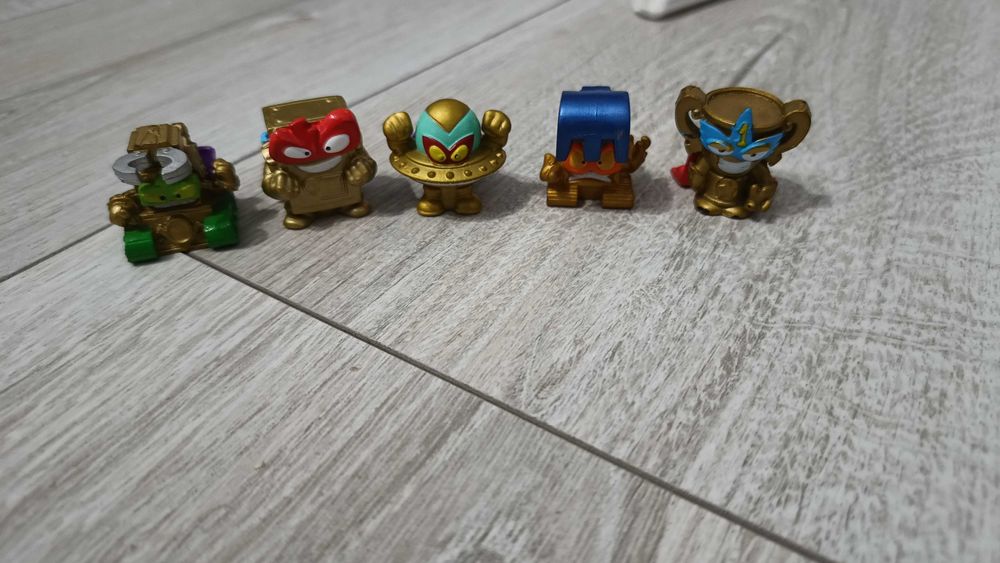 Super zings złote figurki