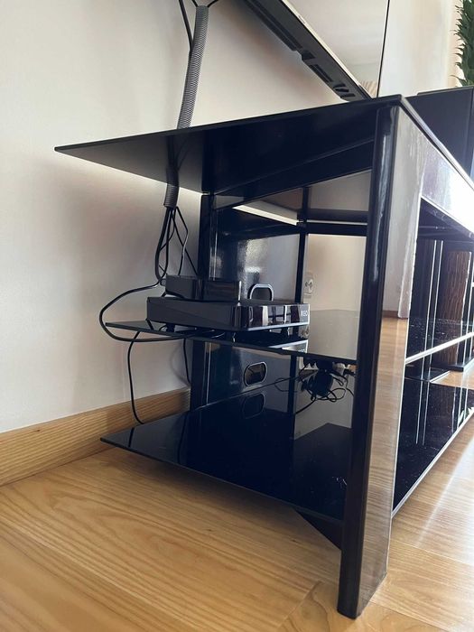 Móvel TV e Áudio em metal e vidro temperado - NorStone