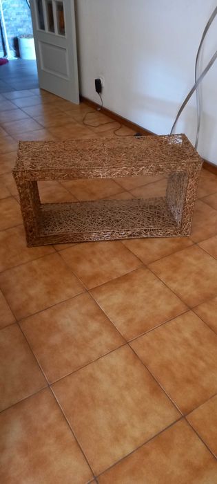 Estante em palhinha que pode ser pendurada