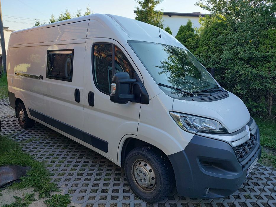 Przestronny kamper, mobilna łazienka, nowa zabudowa