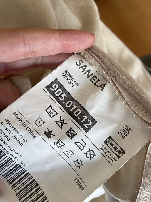 Duas almofadas com capa bege claro 50x50