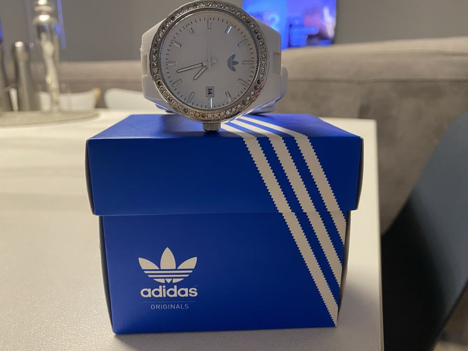 Продам наручний жіночий годинник adidas оригінал