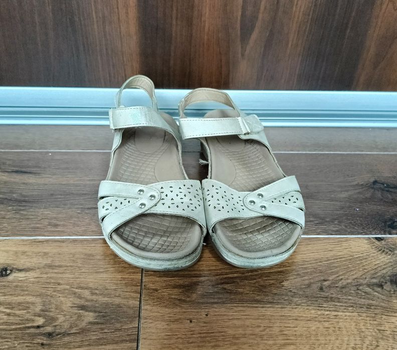 Lekkie wygodne wyprofilowane sandały damskie rozmiar 39 kremowo beżowe