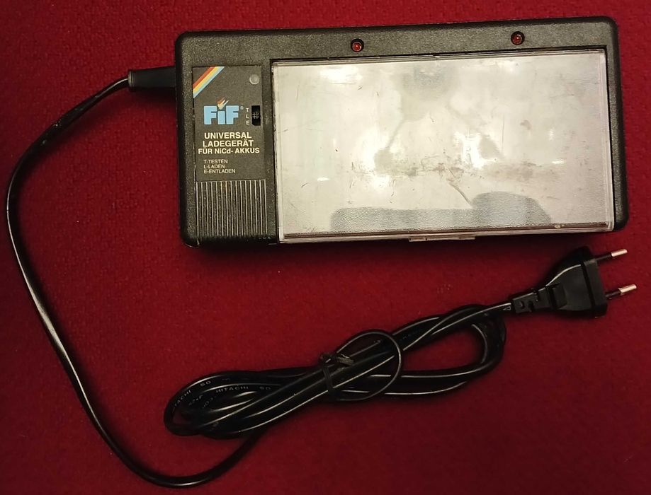 Зарядное устройство для пальчиковых аккумуляторов