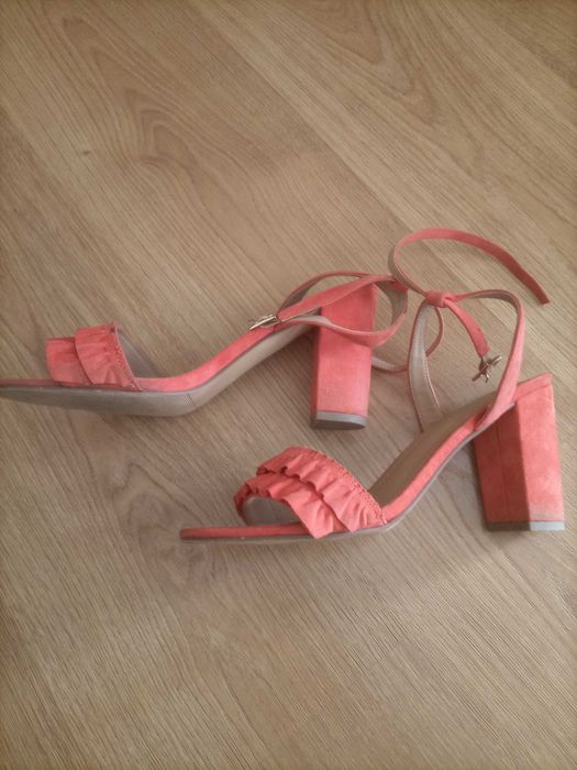 Vendo sandália de Sra de salto alto Seaside n°40
