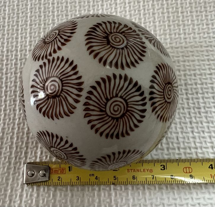 Bolas decoradas em cerâmica