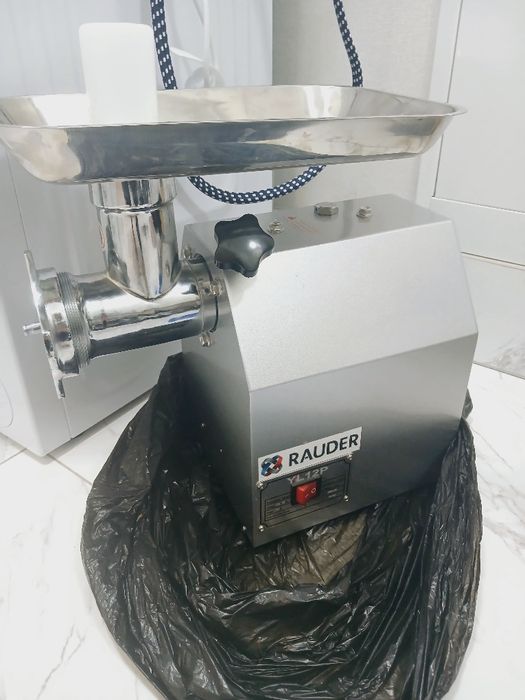 Продається професійна м'ясорубку RAUDER