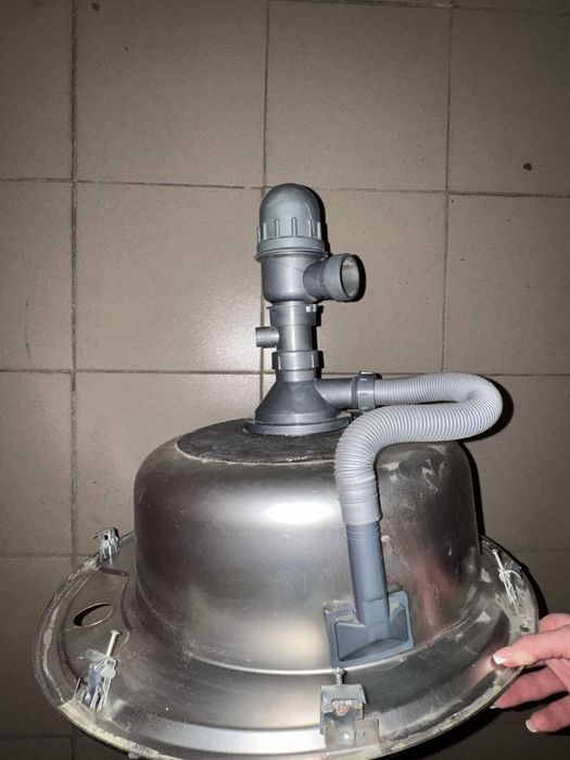 Кругла кухонна мийка з нержавіючої сталі