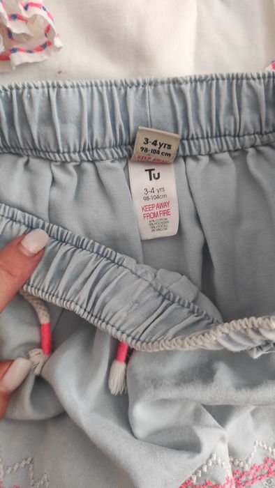 Чудовий костюмчик для дівчинки