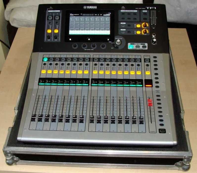 Mikser Cyfrowy Yamaha TF-1 + case