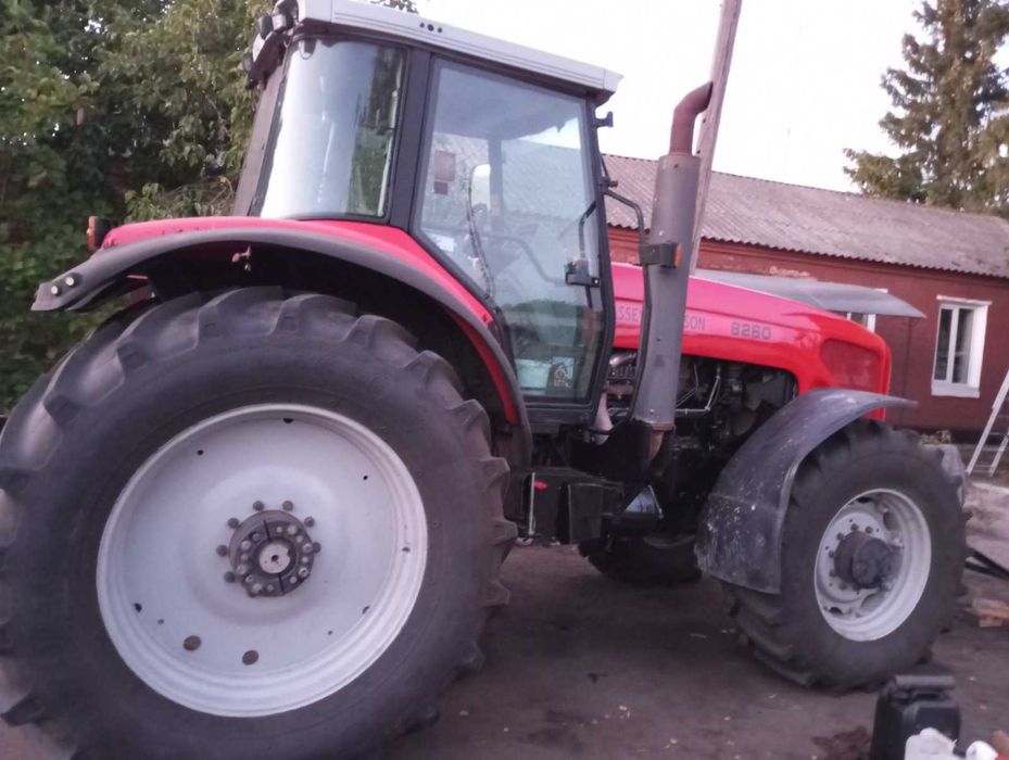 Massey Ferguson 8260