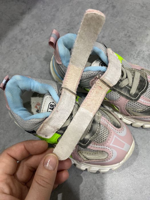 Дитячі кросівки на дівчинку