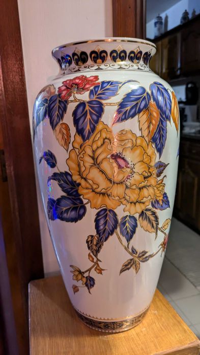 2 columns + 3 vases + teapot + doll statue mirror + little angel64738838943361123