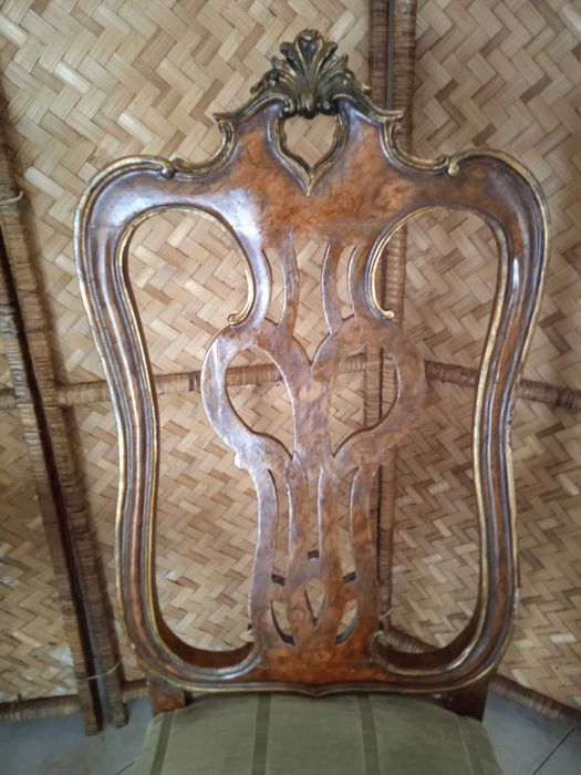 2 Cadeiras antigas em madeira lacada