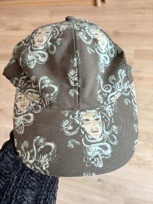 Czapka z daszkiem uniwersslna