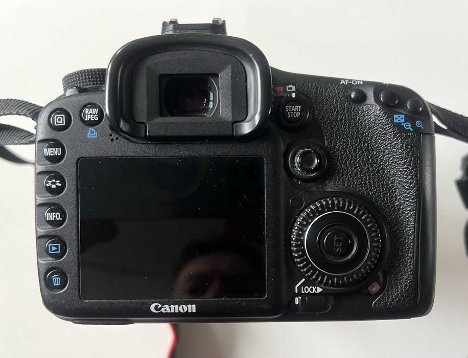 Фотоапарат Canon 7D + f2,8 Canon EF-S 17-55