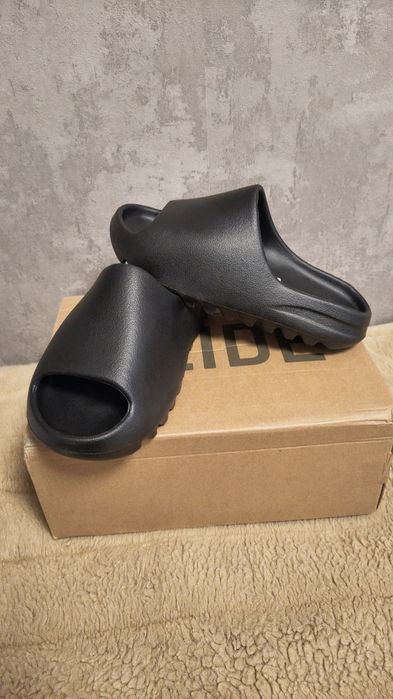 Klapki Adidas Yeezy US 8, 26 cm
