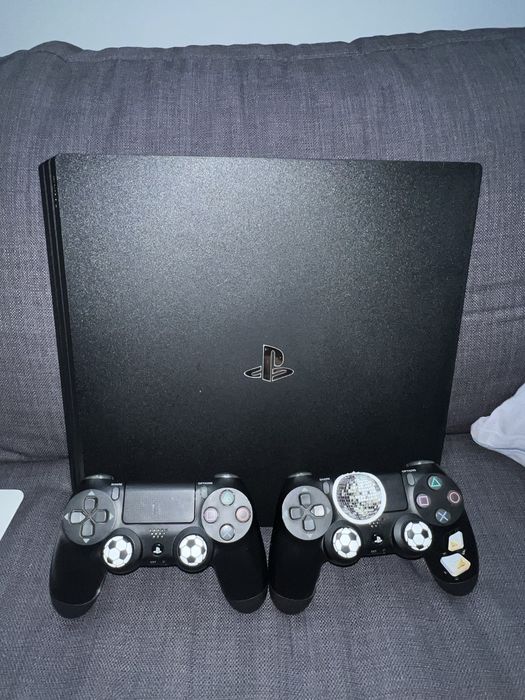 Sony PlayStation 4 Pro, 1TB, Jet Black + 2 джойстики