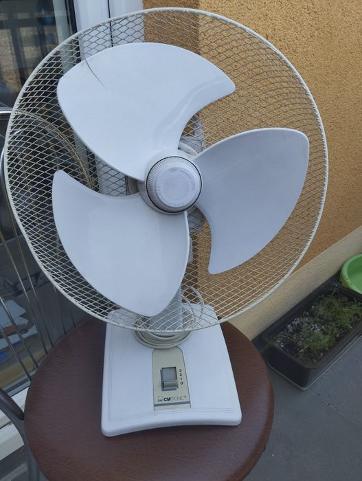 Настольный вентилятор рабочий