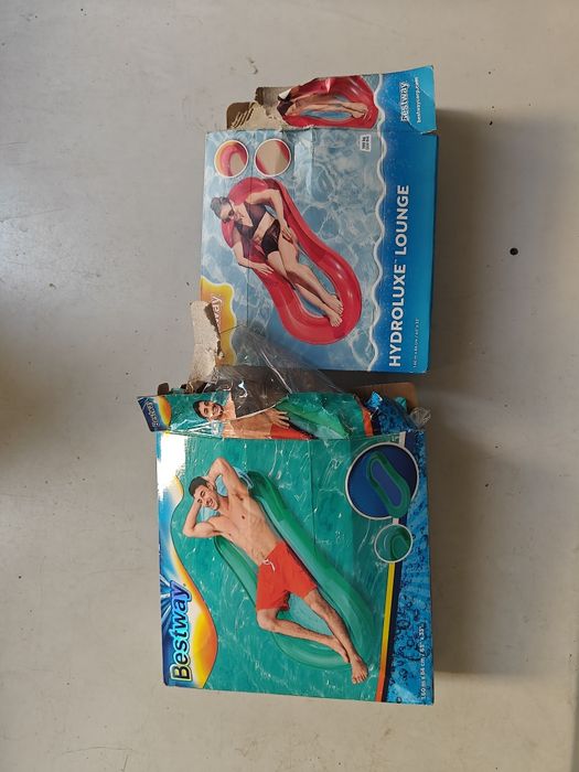 2 Colchões Piscina Bestway (160x84cm) – Lote 8€