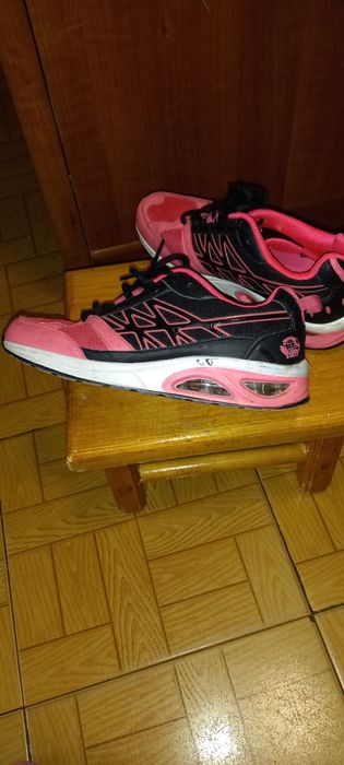 Buty sportowe damskie