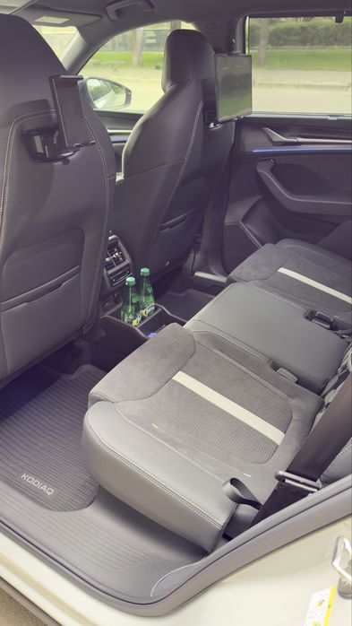 Аренда автомобиля с водителем :  почасавая аренда , трансферы , межгор