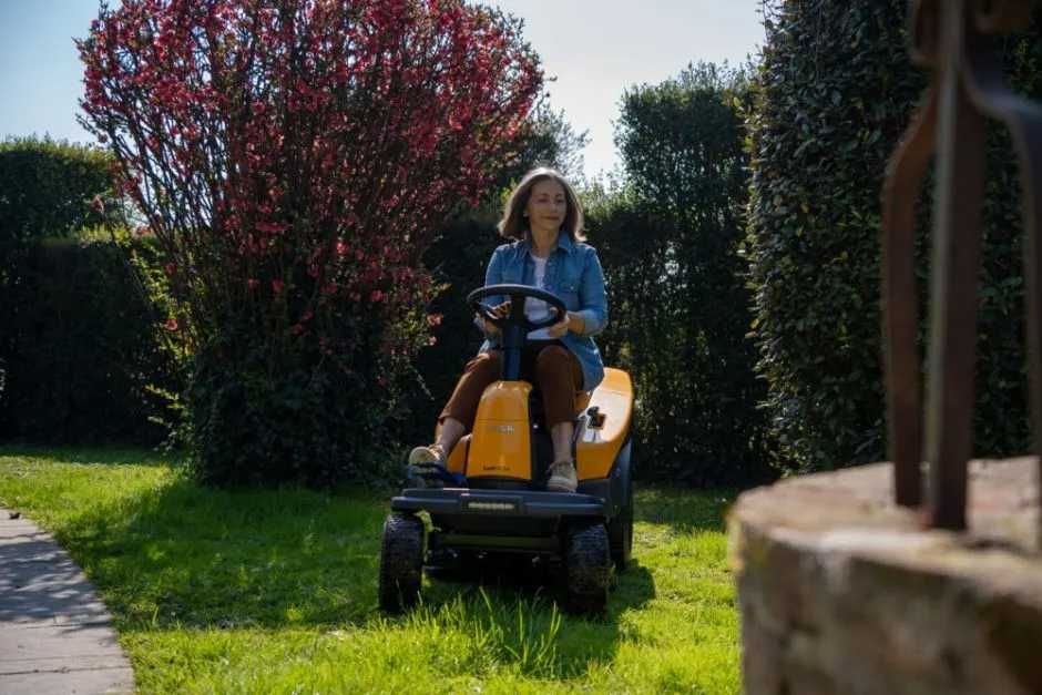 ! Akumulatorowy ! Traktor ogrodowy Stiga Swift 372e