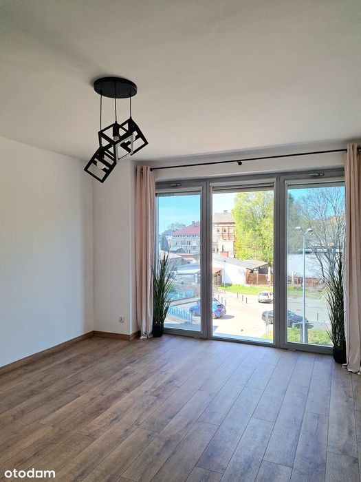 2011r. Apartamentowiec Wyremontowane 2 Pokoje Garderoba Centrum Winda
