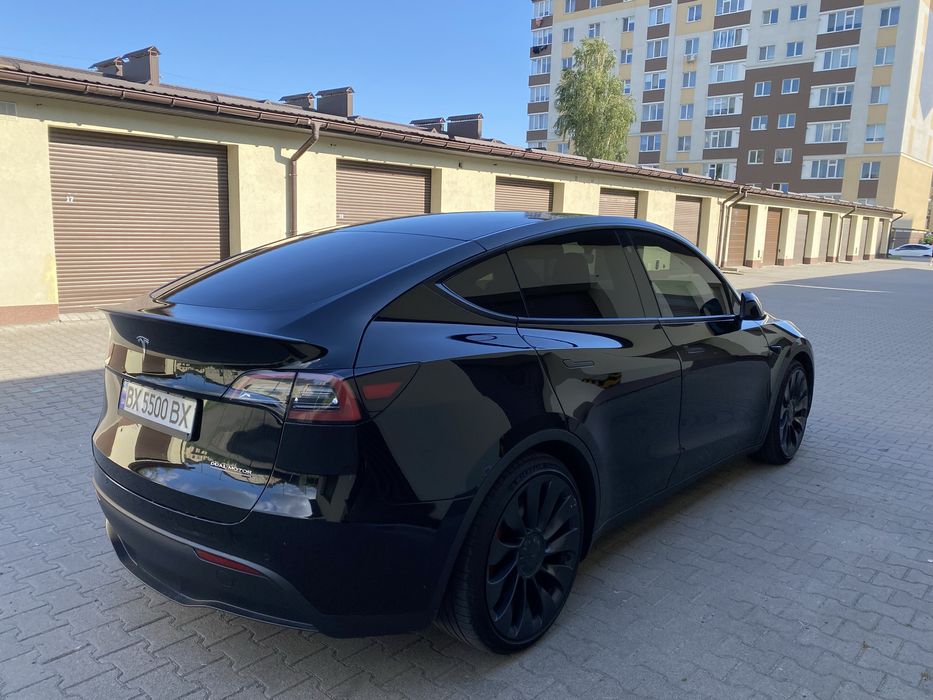 Продається /обмін на Нерухомість Tesla Y 2022 Perfomance