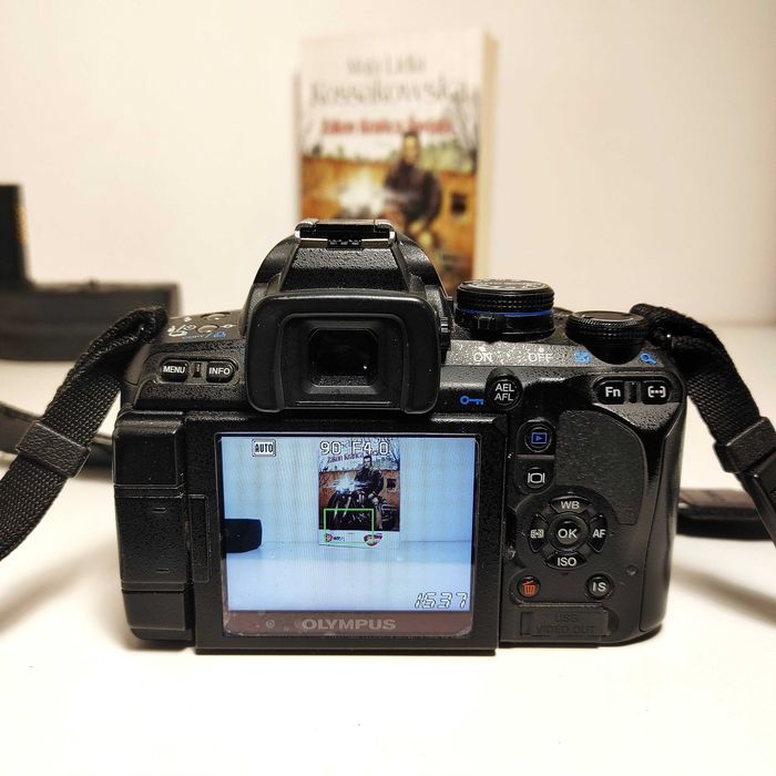 Cyfrowa Lustrzanka OLYMPUS IS E 620 z lens Zuiko 14-42mm 1:3,5-5,6 4/3