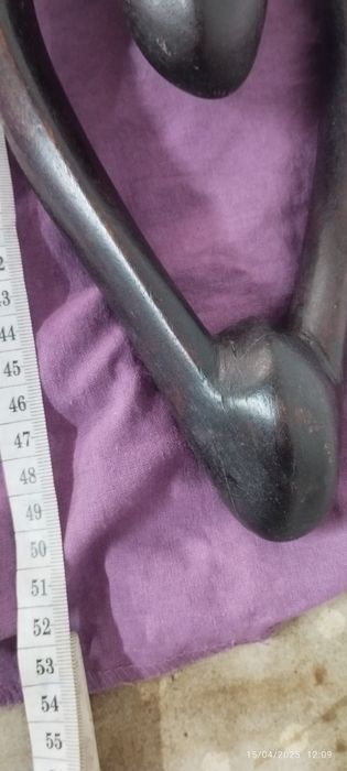 Estatueta feminina africana. 50cm altura. Em Loulé.